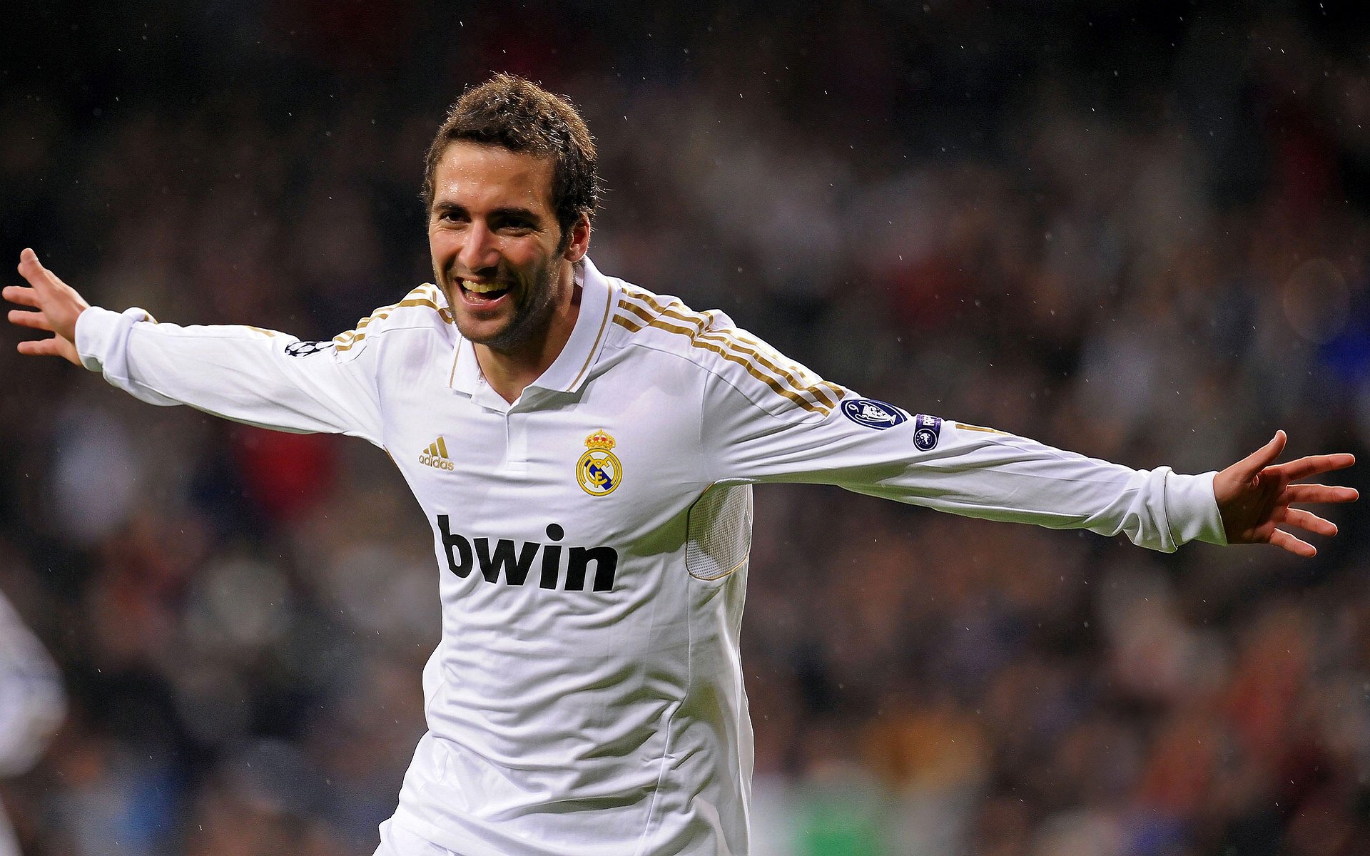 _现场气氛火爆，粉丝欢呼声经久不息！_，现场气氛爆棚