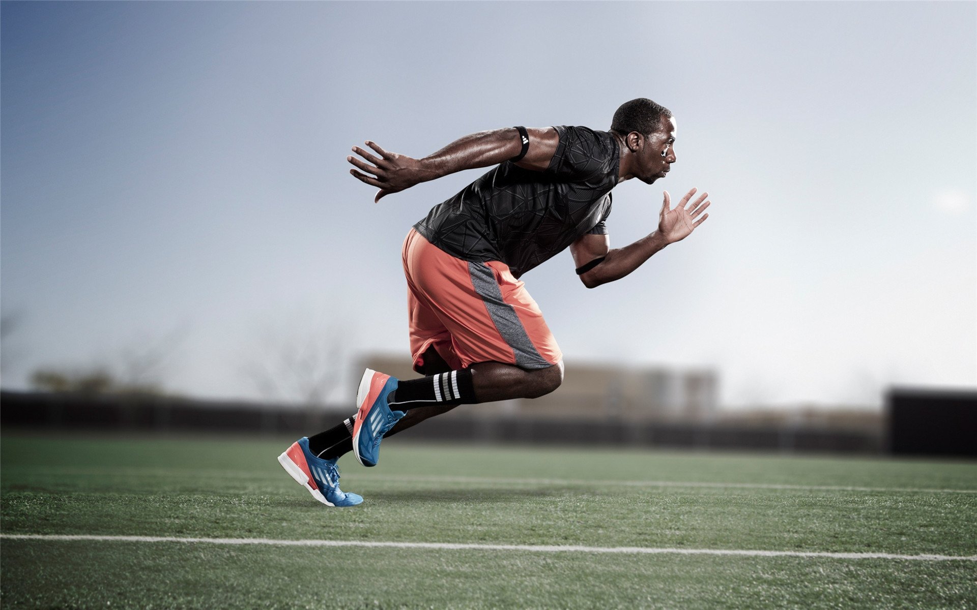 深圳瑜伽马拉松活动吸引大量参与者，深圳瑜伽体式