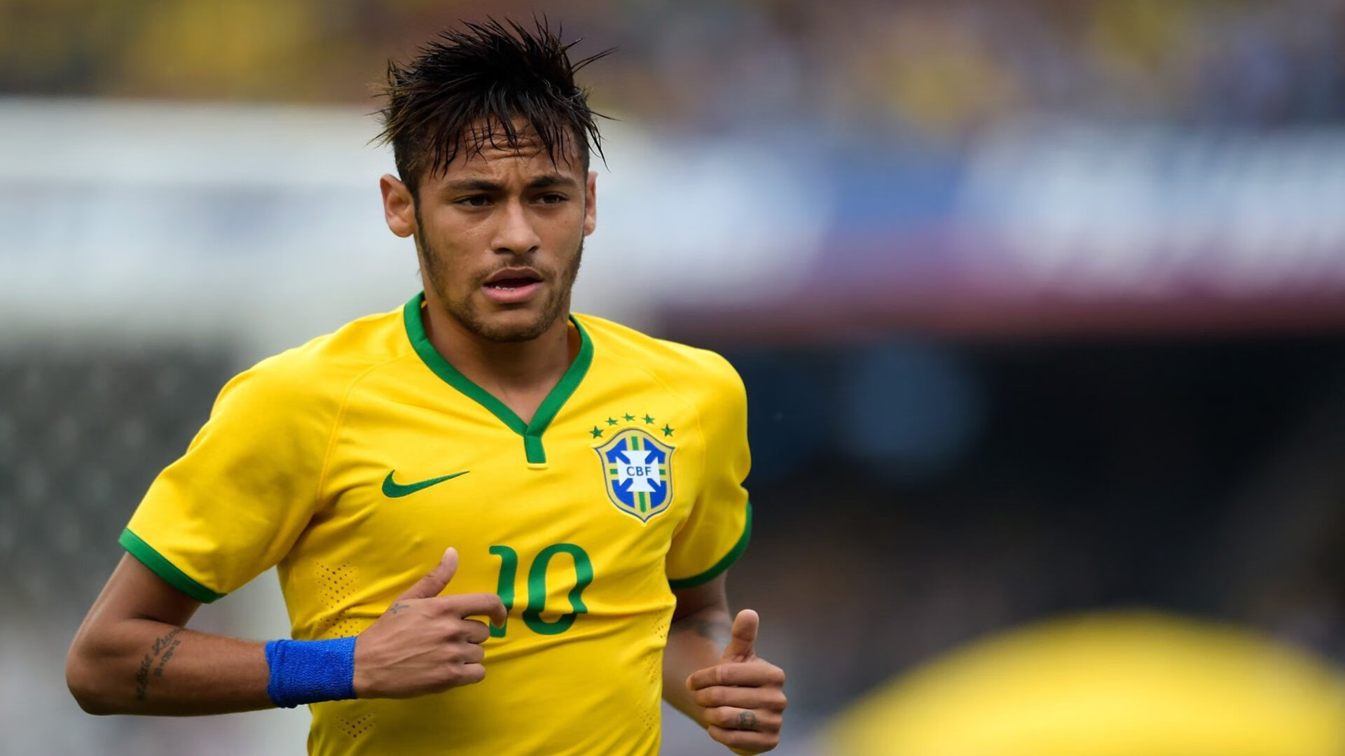 登贝莱被评为法甲赛季最佳球员，叫登贝莱的球员